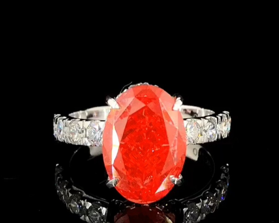 Sormus - 18 kt. Valkokulta - 6.00ct. tw. Punainen Timantti (Fancy-värinen laboratoriotimantti) - Timantti - Hienostunut kirkkaanpunainen #3.2