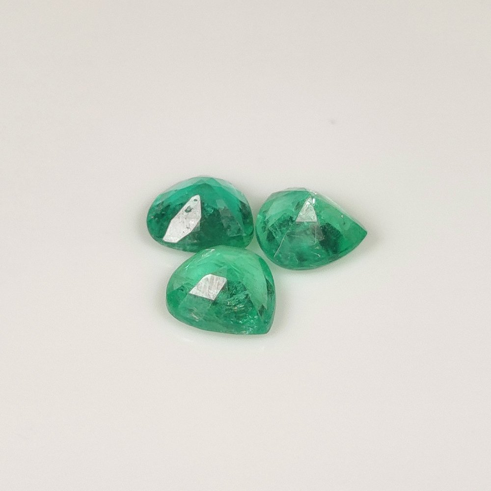 Zonder minimumprijs - 3 pcs Groen Smaragd - 1.33 ct - nternational Colored Gemstone Association (ICA GemLab) #2.1