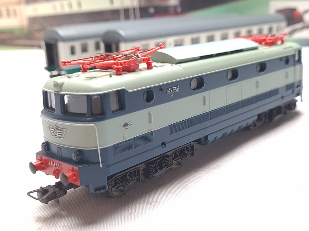 Lima H0 - HL1001 - Kit de démarrage (1) - Train en trois parties avec E444, 2 wagons, rails, transformateur et régulateur de vitesse. - FS #4.3