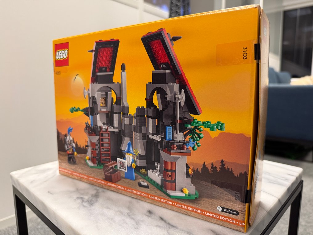 LEGO Set - 40601 - Architecture - Majisto's Magical Workshop #1.0