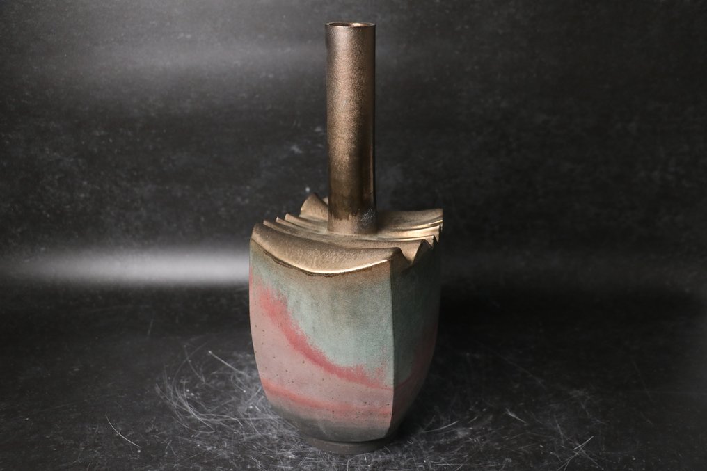 [Free Shipping] Hagi Ware Sculptural Bottle Vase - Bronze Glaze with Carved Relief and Multi-Color - Ceramic - 大和努 Yamato Tsutomu - Japan - 1900-2000 #1.0