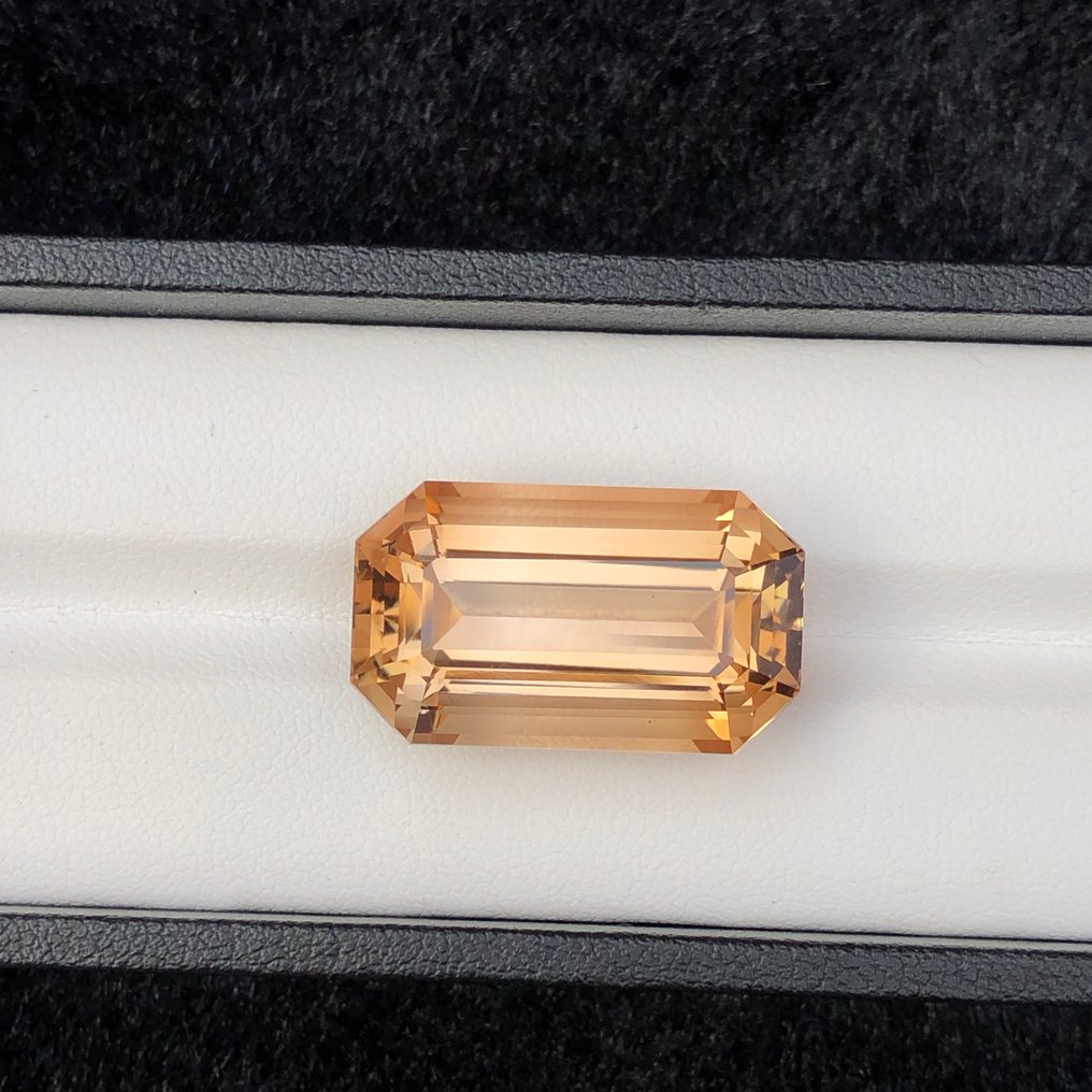 Ingen mindstepris - 1 pcs Brun, Gul Topas - 42.66 ct - International Gemological Institute (IGI) #4.3