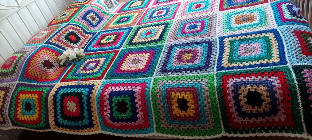 Una magnífica colcha de estilo vintage de la época de los abuelos, confeccionada en pura lana en - Colcha - 240 cm - 175 cm #1.0