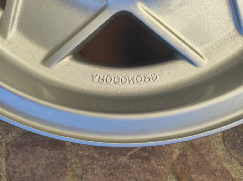 圆圈 - Ferrari - Cerchio 7½x15 Cromodora for 365 gt 2+2, 365 GTC4, 365gtb4 Daytona, 365gt4 2+2, 400gt - NOS #2.1