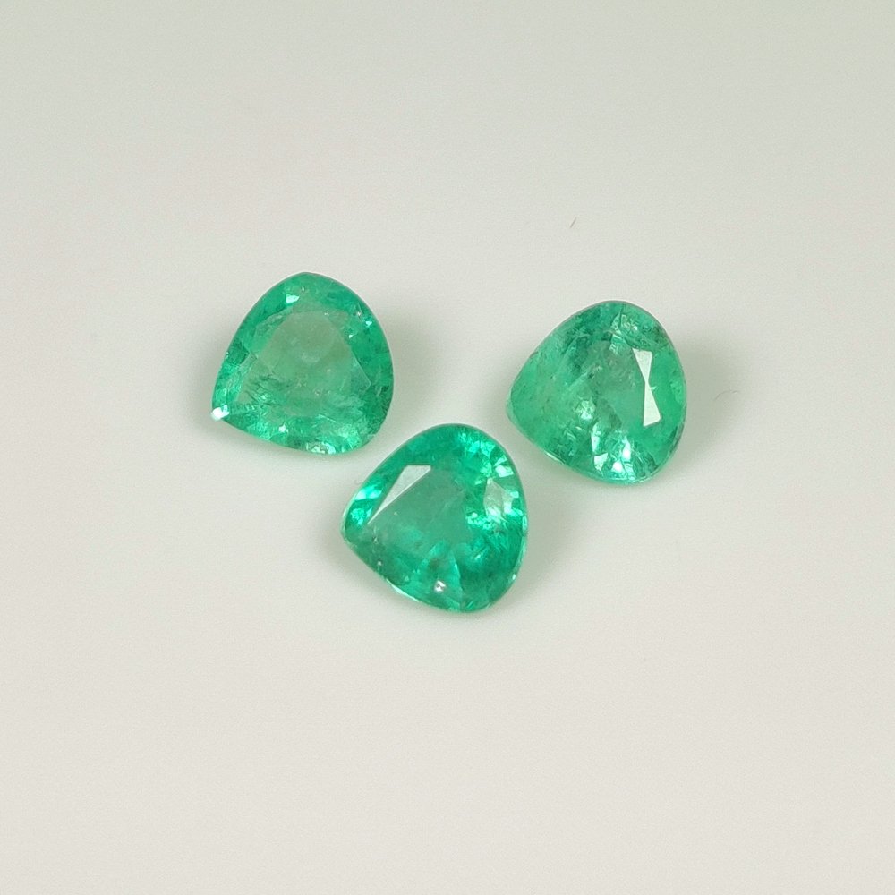 Zonder minimumprijs - 3 pcs Groen Smaragd - 1.33 ct - nternational Colored Gemstone Association (ICA GemLab) #3.2