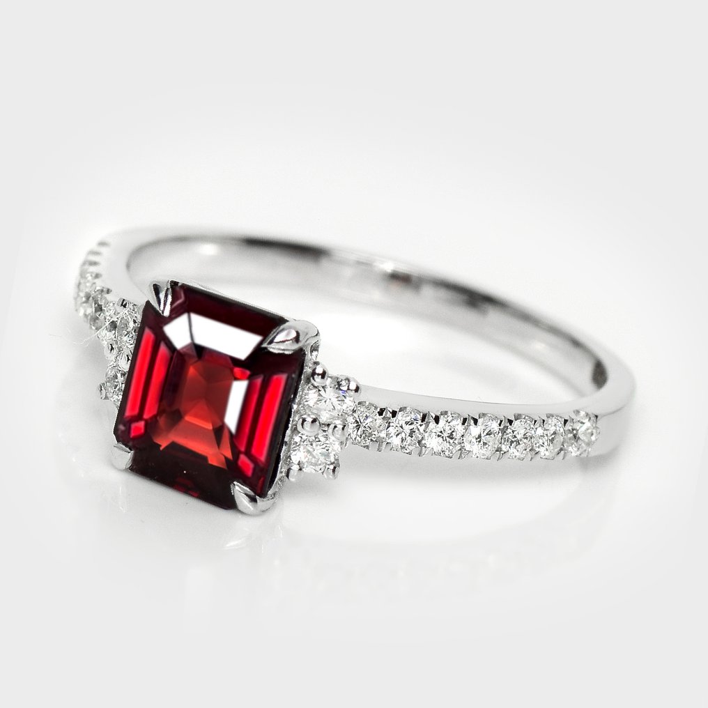 Zonder minimumprijs - Ring - 14 karaat Witgoud, HRD 1.41 ct Intense Red - 1.65ct. tw. Spinel - Diamant #2.1