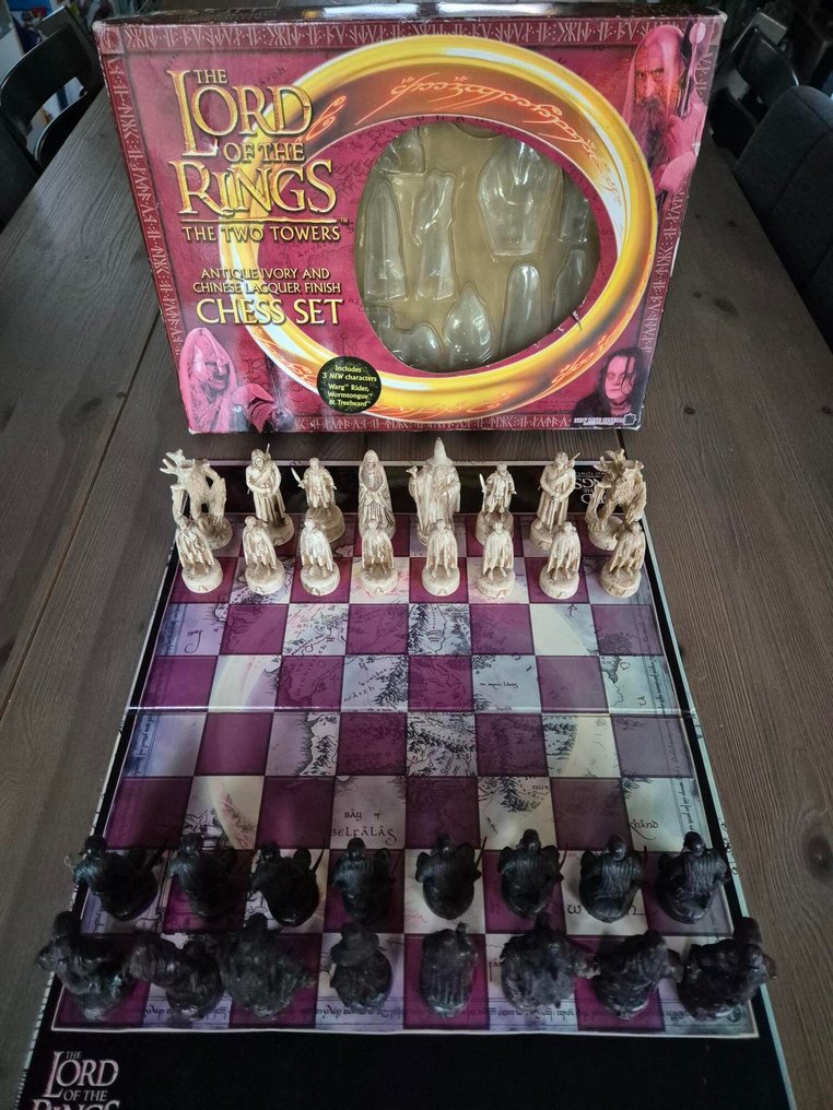 Chess set - The Two Towers - Antique Bronze with Ancient Bone Finish - New Line Cinema #1.0