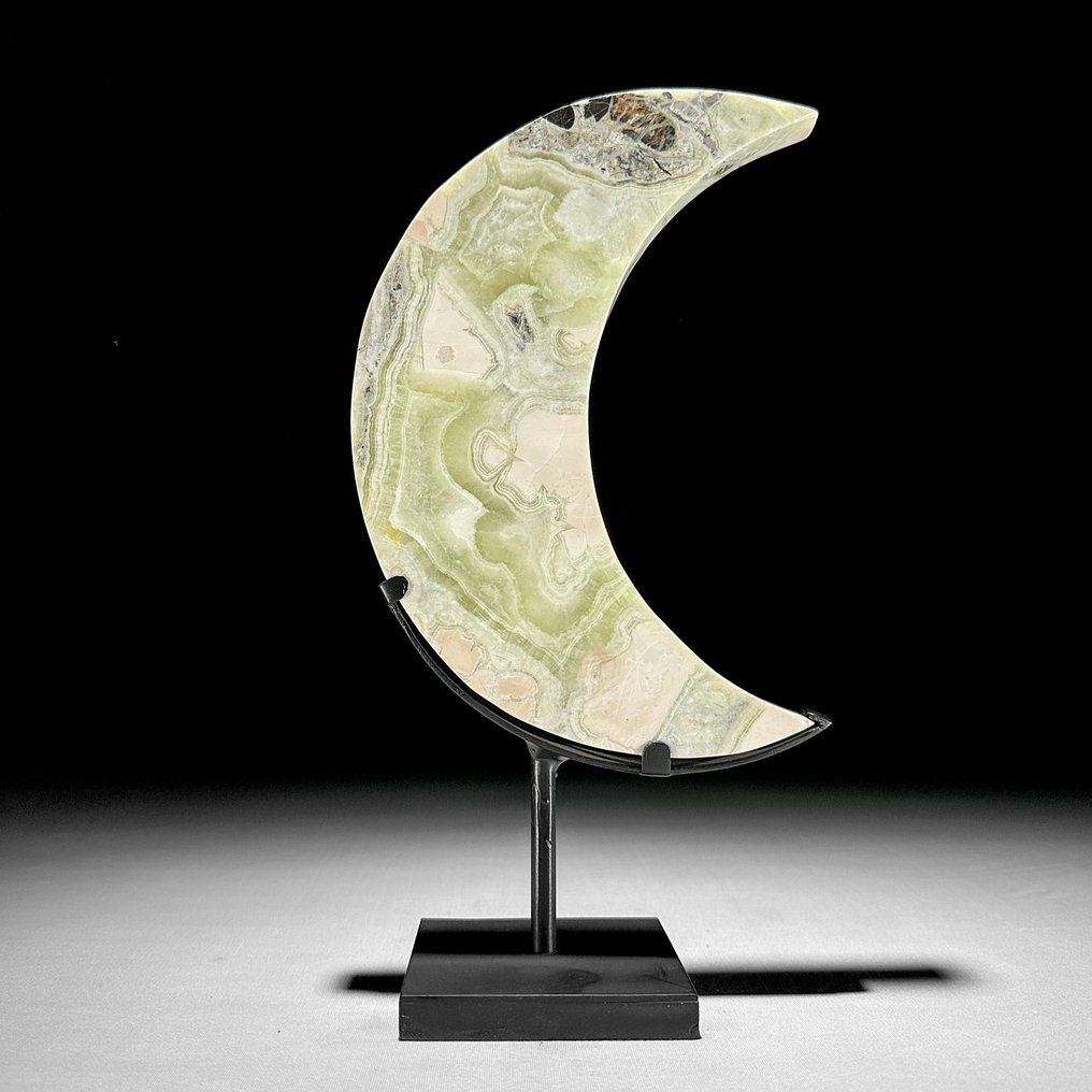 NO RESERVE PRICE - Wonderful Onyx Crescent Moon-Shaped on a custom stand - Height: 27.5 cm - Width: 15 cm- 1500 g - (1) #2.1