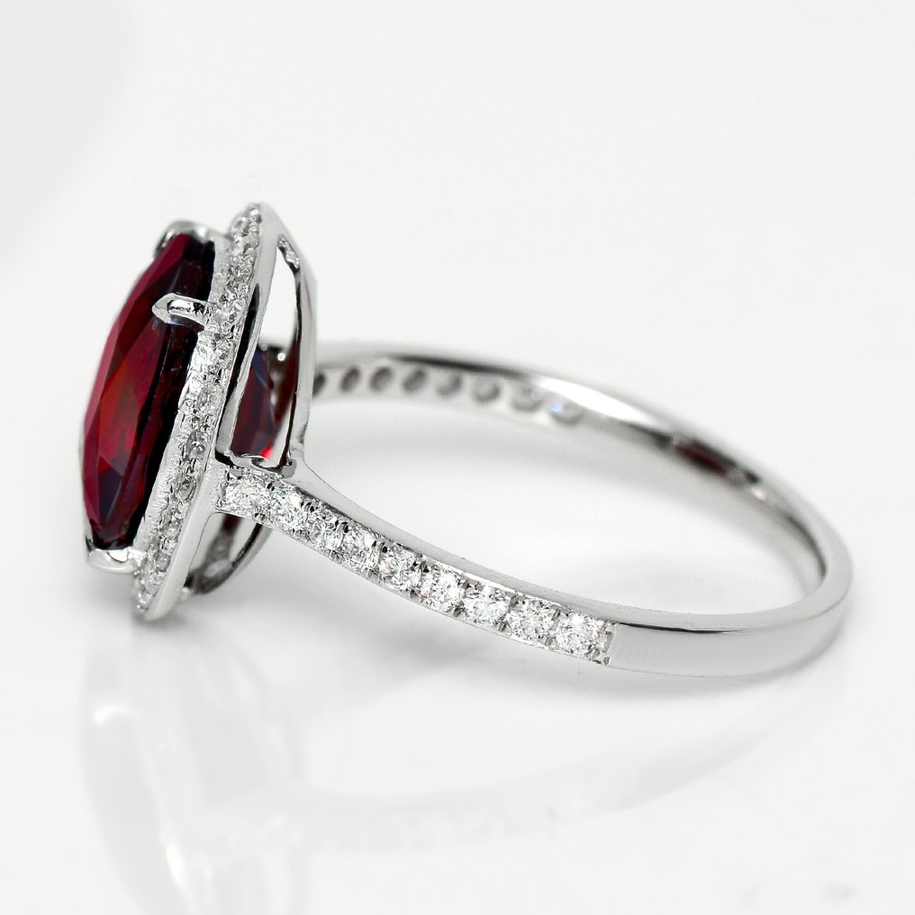 Zonder minimumprijs - Verlovingsring - 14 karaat Witgoud, HRD 4.42 ct Intense Rood - 4.80ct. tw. Granaat - Diamant #3.2