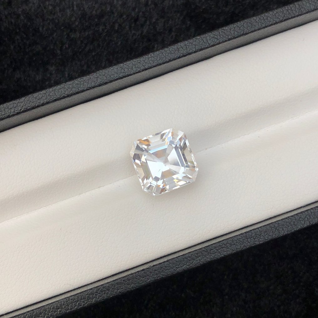 Zonder minimumprijs - 1 pcs Kleurloos Beril - 8.52 ct - Gemological Institute of America (GIA) #4.3