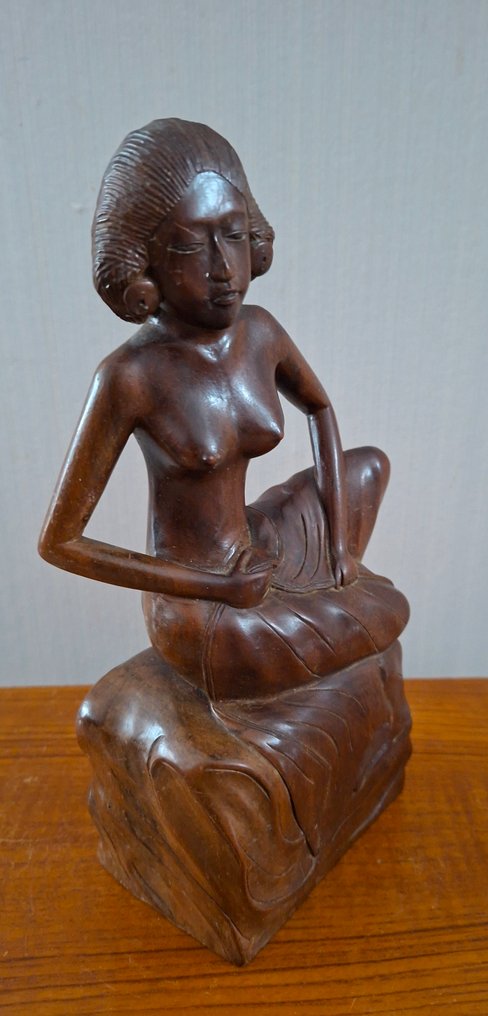 balilainen nainen - kovapuu - Indonesia - 1900-luku #2.1