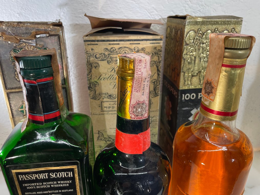 Passport Scotch + Catto + 100 Pipers  - b. Anni ‘70 - 75cl - 3 bottiglie #2.1
