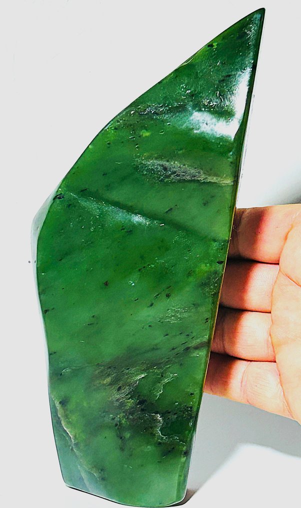 Rare deep green nephrite jade freeform sculpture – High-Grade Collectible - Height: 177 mm - Width: 73 mm- 754 g - (1) #4.3