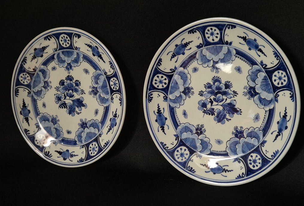 De Porceleyne Fles, Delft - Plate (3) - Wandborden - Earthenware - Three Delft Blue plates #3.2
