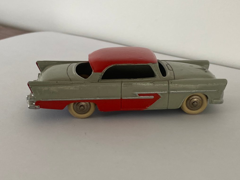 Dinky Toys 1:43 - Modellauto - 24D Plymouth Belvédère / Meccano France - Ausgepackt #4.3