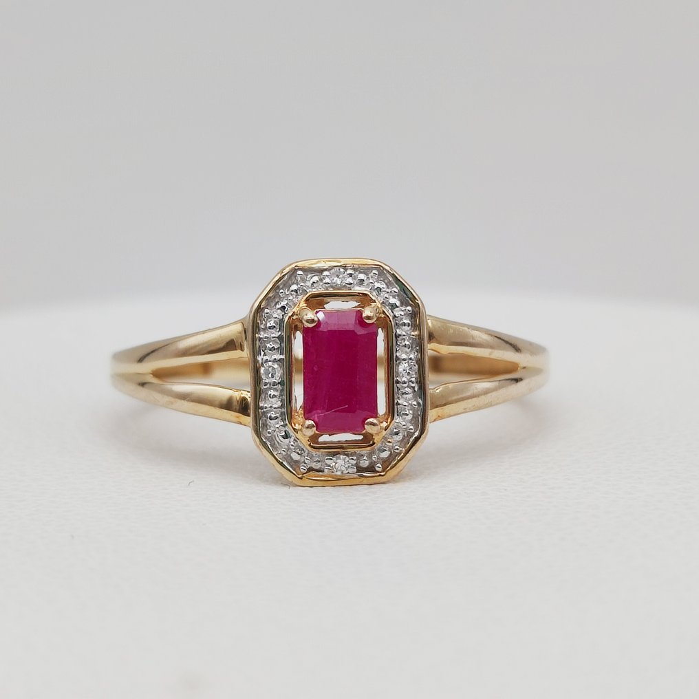 Ingen mindstepris - Ring - 9 kt. Gulguld Rubin - Diamant #1.0