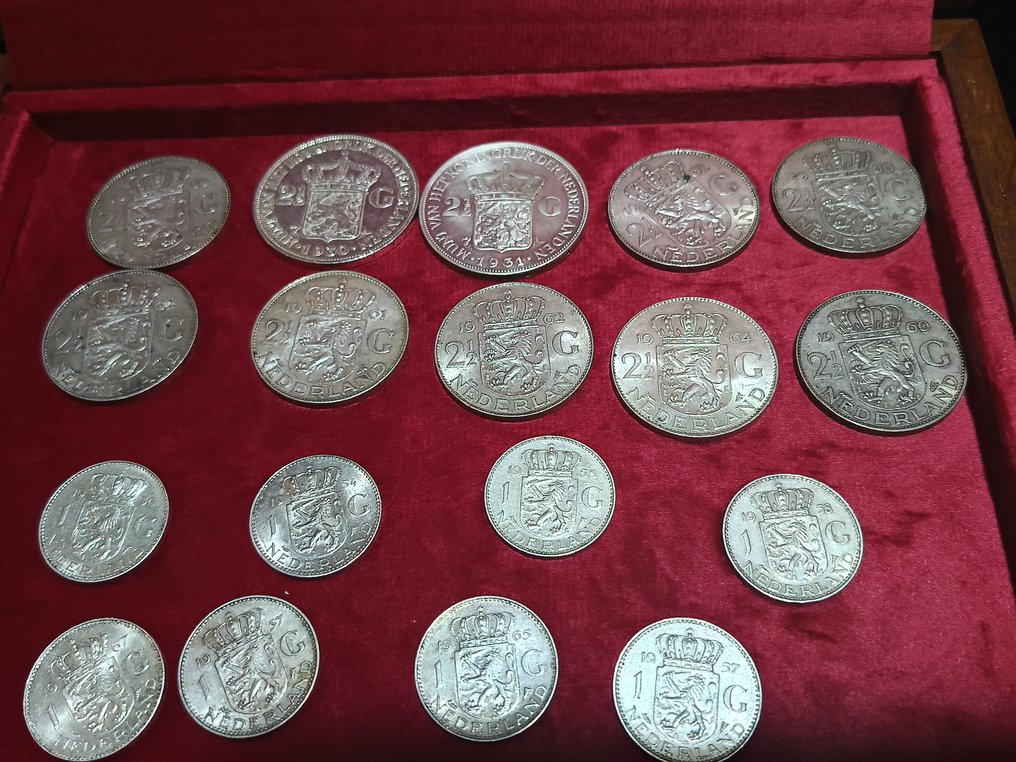 Netherlands. Estuche Deluxe 18 Coins Silver Juliana 222 Grm, Coins 1 Gulden & Coin 2 1/2 Gulden #1.0