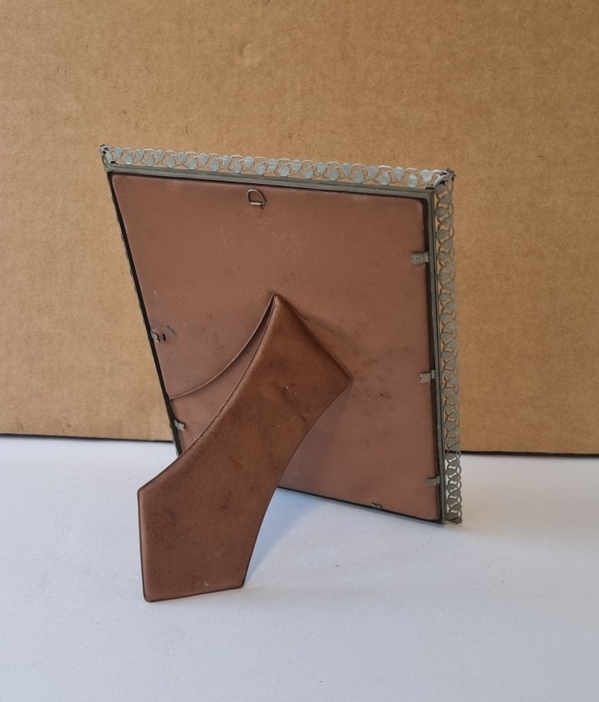 Kuvakehys- 5 metallista valokuvakehystä.  - messing, lasi, plexi #3.2