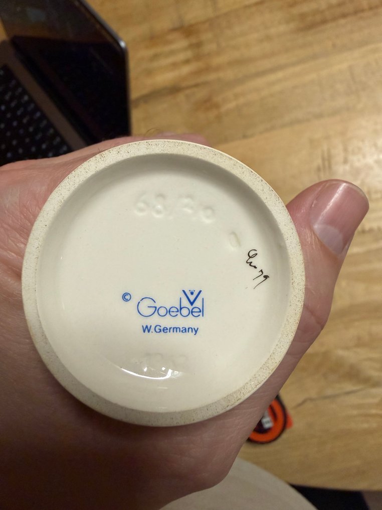 Goebel - Miniaturfigur - Hummel Figure 68 2/0, The Lost Sheep - TMK5, Hummel Figure 68 2/0, The Lost Sheep - TMK5 - Porzellan #3.2