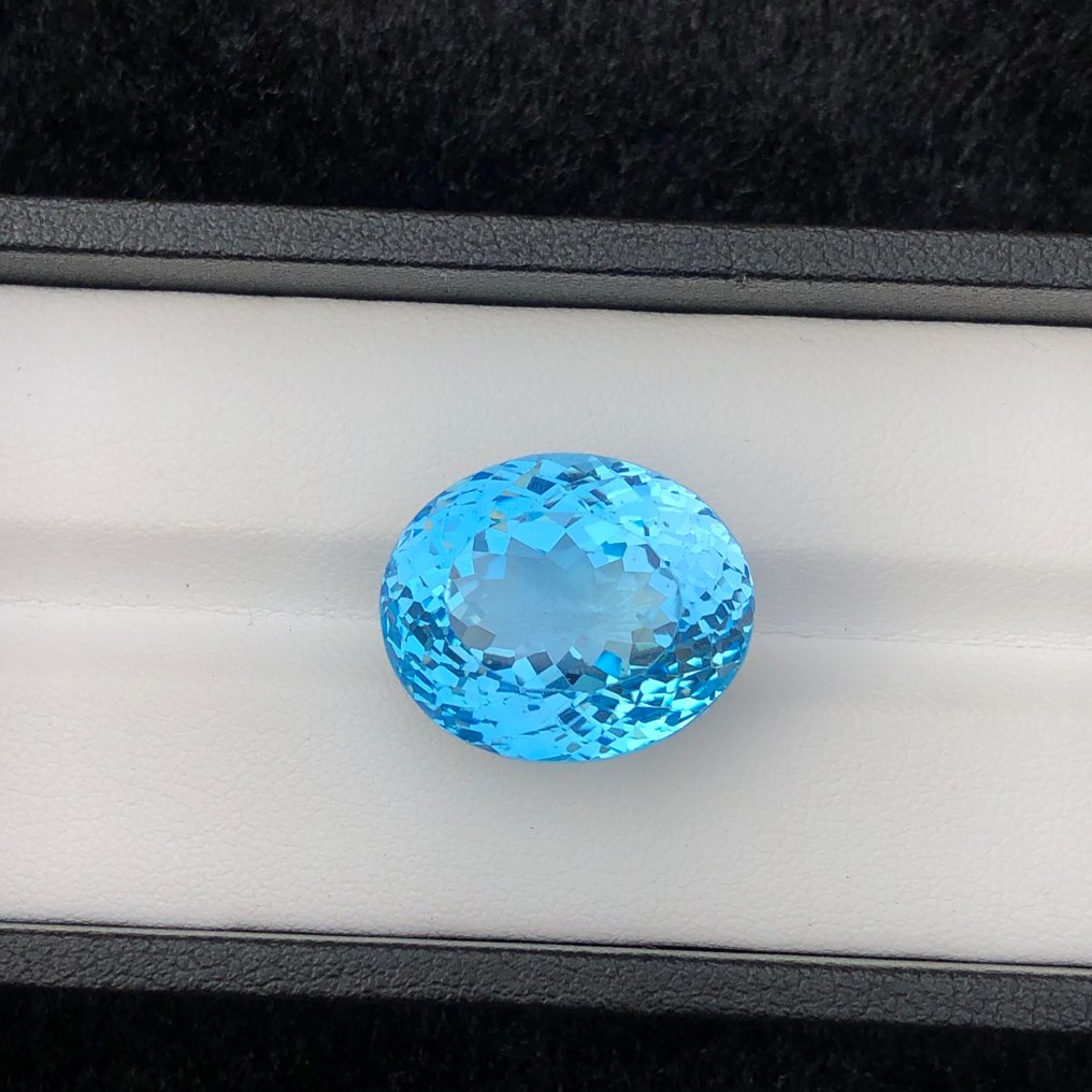 Fără preț de rezervă - 1 pcs Albastru Topaz - 34.51 ct - IGI (Institutul gemologic internațional) #1.0