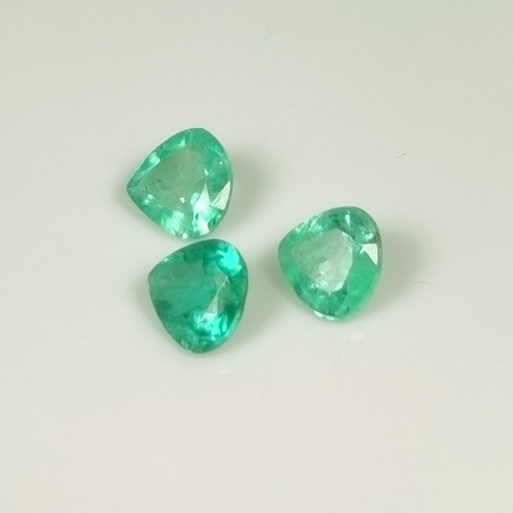 Zonder minimumprijs - 3 pcs Groen Smaragd - 1.33 ct - nternational Colored Gemstone Association (ICA GemLab) #1.0
