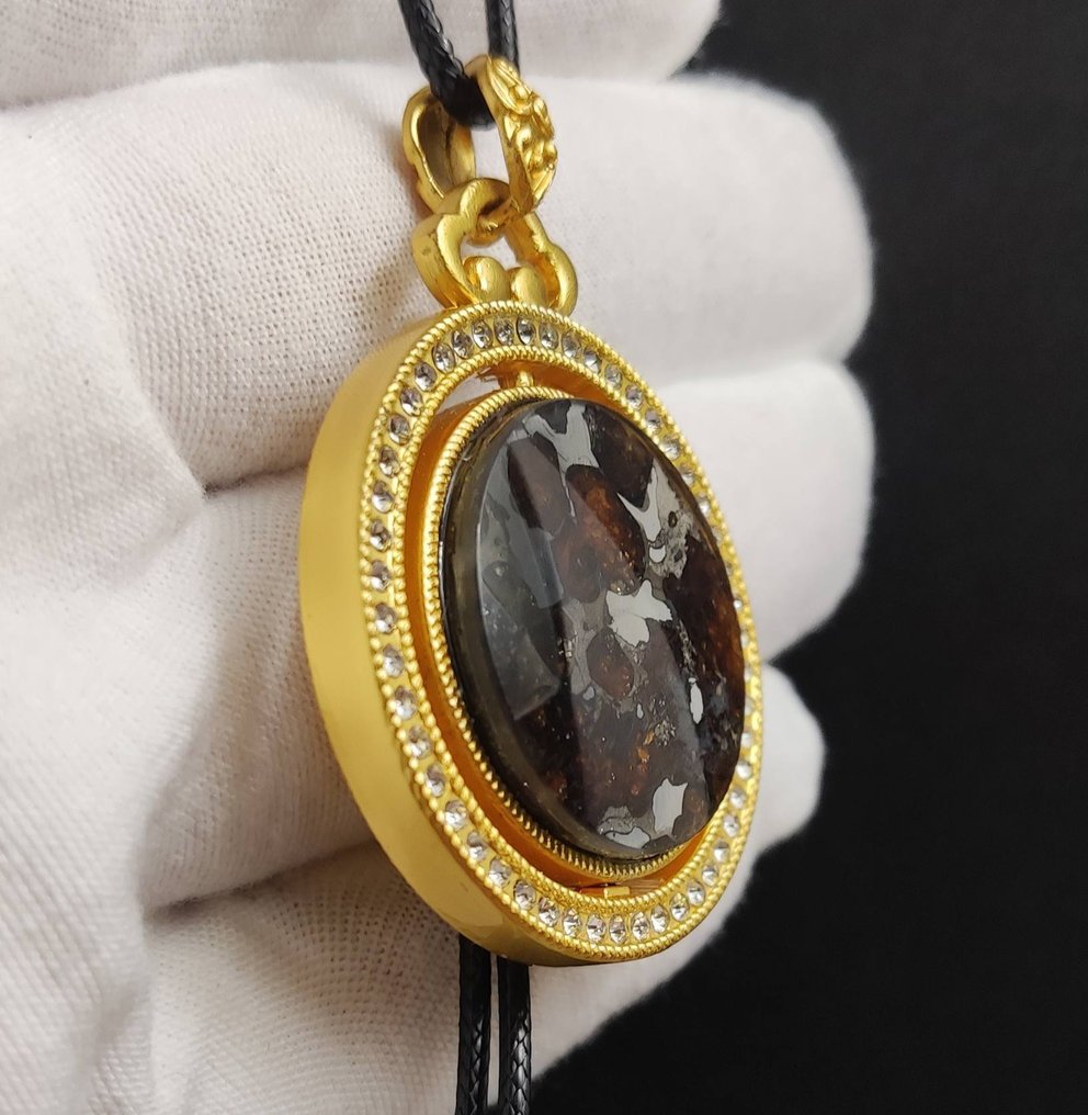 陨石吊坠 SERICHO - 高度: 49 mm - 宽度: 36 mm - 37 g #4.3