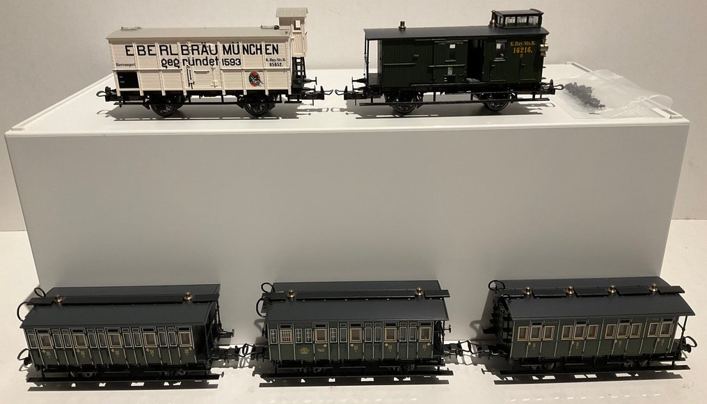 Trix H0轨 - 21253 - 模型火车客运车厢套装 (1) - 巴伐利亚乘客车组，来自1880年 - K.Bay.Sts.B #3.2
