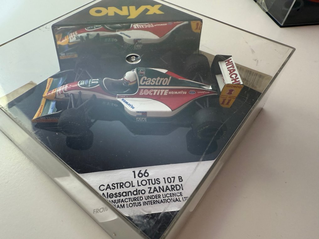 Onyx 1:43 - Modellino di auto - Castrol Lotus 107 B Alessandro Zanardi - Da una collezione privata, sempre esposta in una teca chiusa. • Nessuna parte rotta, decalcomanie #2.1