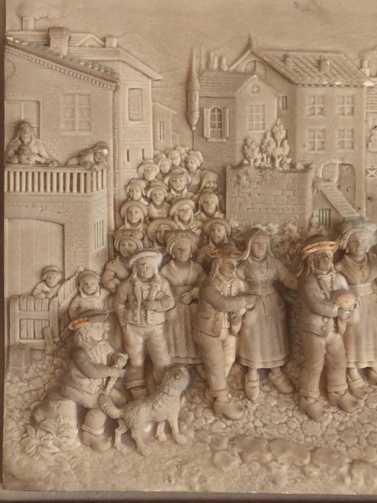 Processie naar de Kerk in een Frans dorpje - Relief, minutieus gedetailleerd - 33.5 cm - Mineral salt stone sculpture set in a framed list. - 1895 #1.0