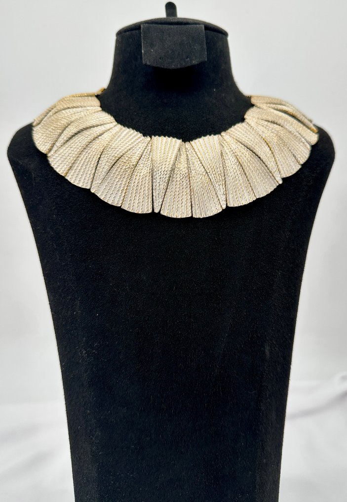 弗雷德里克·莫塞尔——《Draped Ribbon》，镀金饰面，带白色洗饰——20世纪40年代末/50年代 - 项链 #1.0