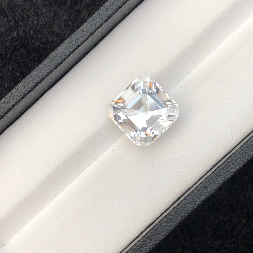 Zonder minimumprijs - 1 pcs Kleurloos Beril - 8.52 ct - Gemological Institute of America (GIA) #3.2