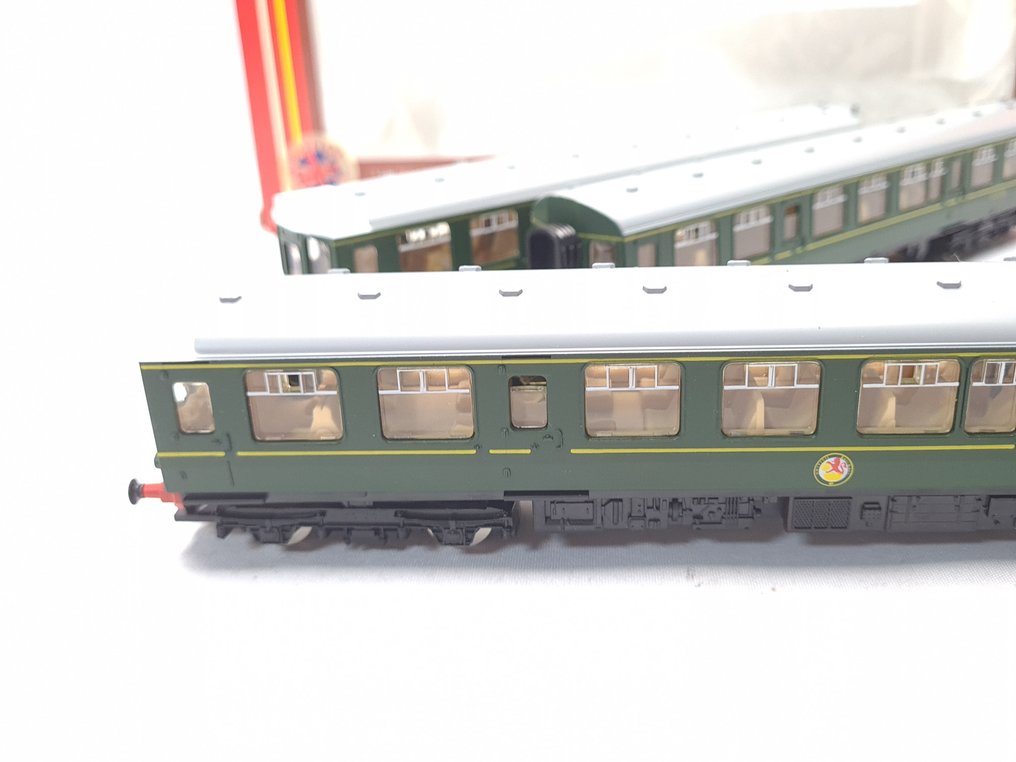 Hornby 00 - R687 - 火車單元 (1) - 3件套DMU Class 110 - British Rail #4.3
