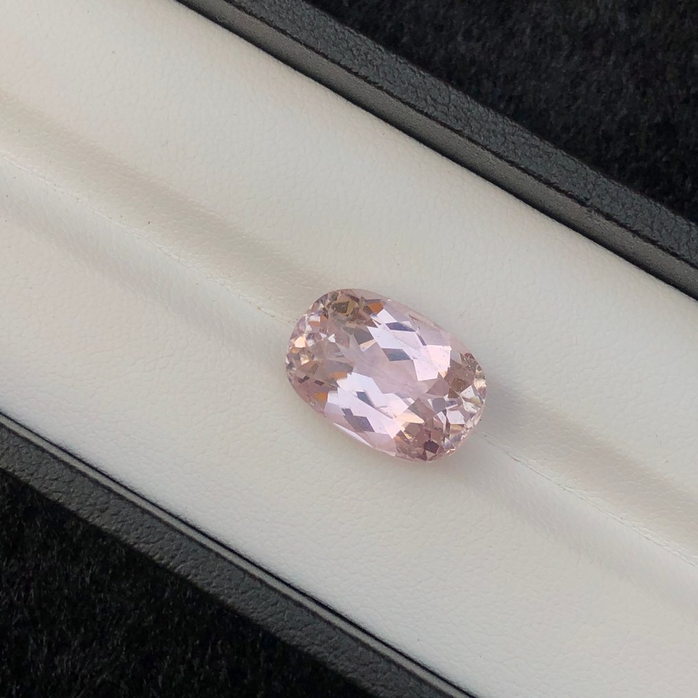 Nincs minimálár - 1 pcs Rózsaszín Kunzit - 10.58 ct - Nemzetközi Gemmológiai Intézet (IGI) #1.0