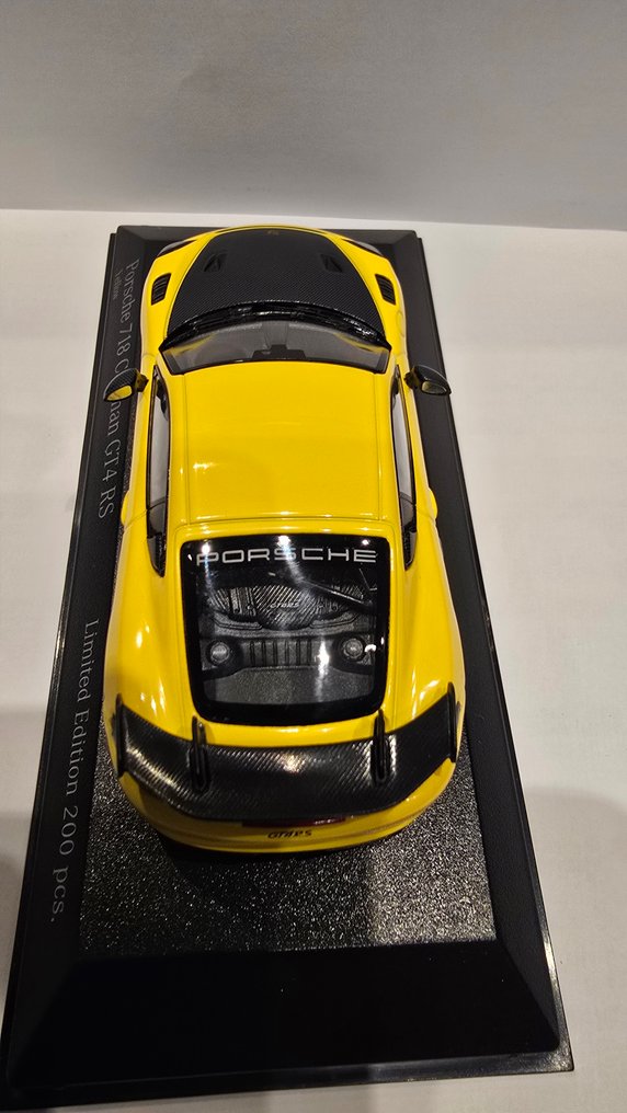 MiniChamps 1:43 - Model car - Porsche 718 Cayman GT4 RS - Strong Limited Edition, only 200 pieces #1.0
