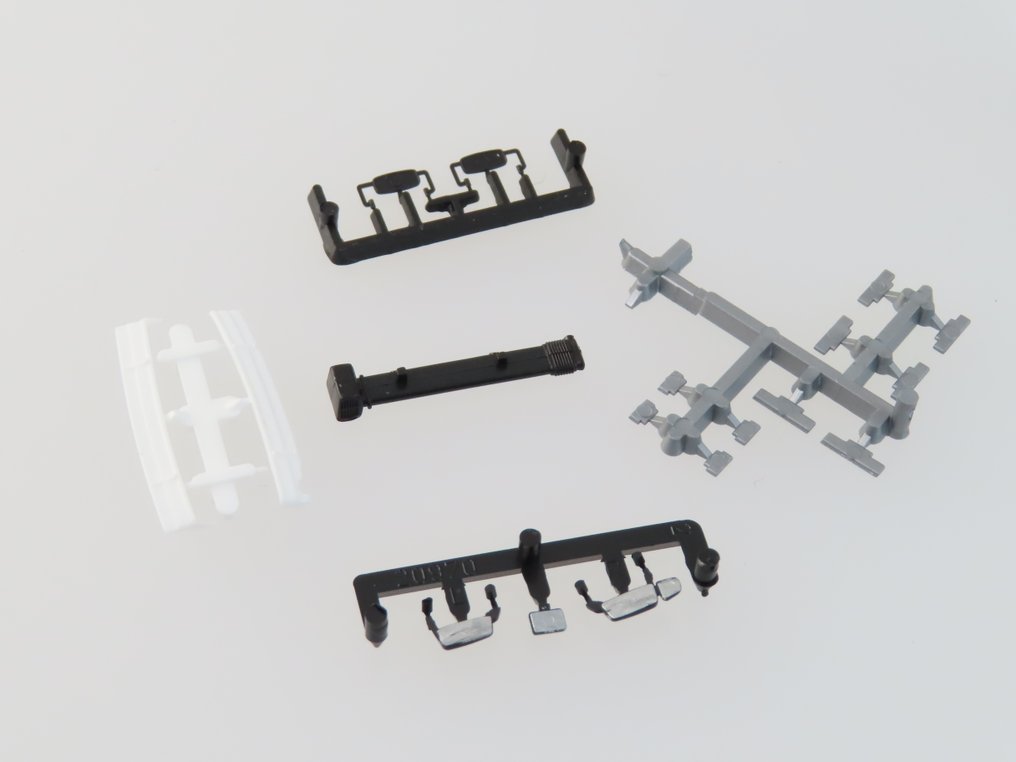 o.a. Herpa 1:87 - Model train vehicles (8) - 8 trucks partly with trailer/lorry: 'Circus Krone'. #3.2