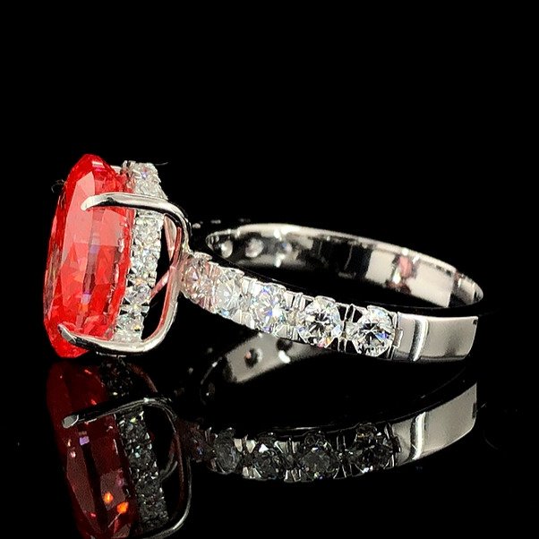 Sormus - 18 kt. Valkokulta - 6.00ct. tw. Punainen Timantti (Fancy-värinen laboratoriotimantti) - Timantti - Hienostunut kirkkaanpunainen #4.3