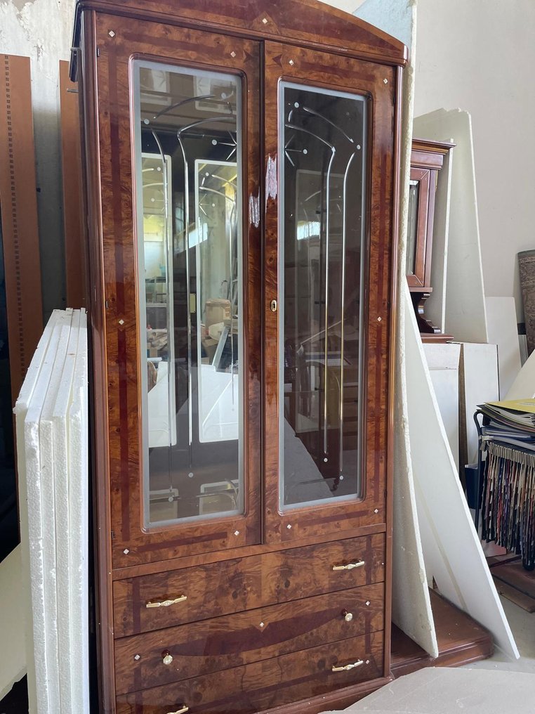 Display cabinet - Crystal - Walnut burl display case #1.0