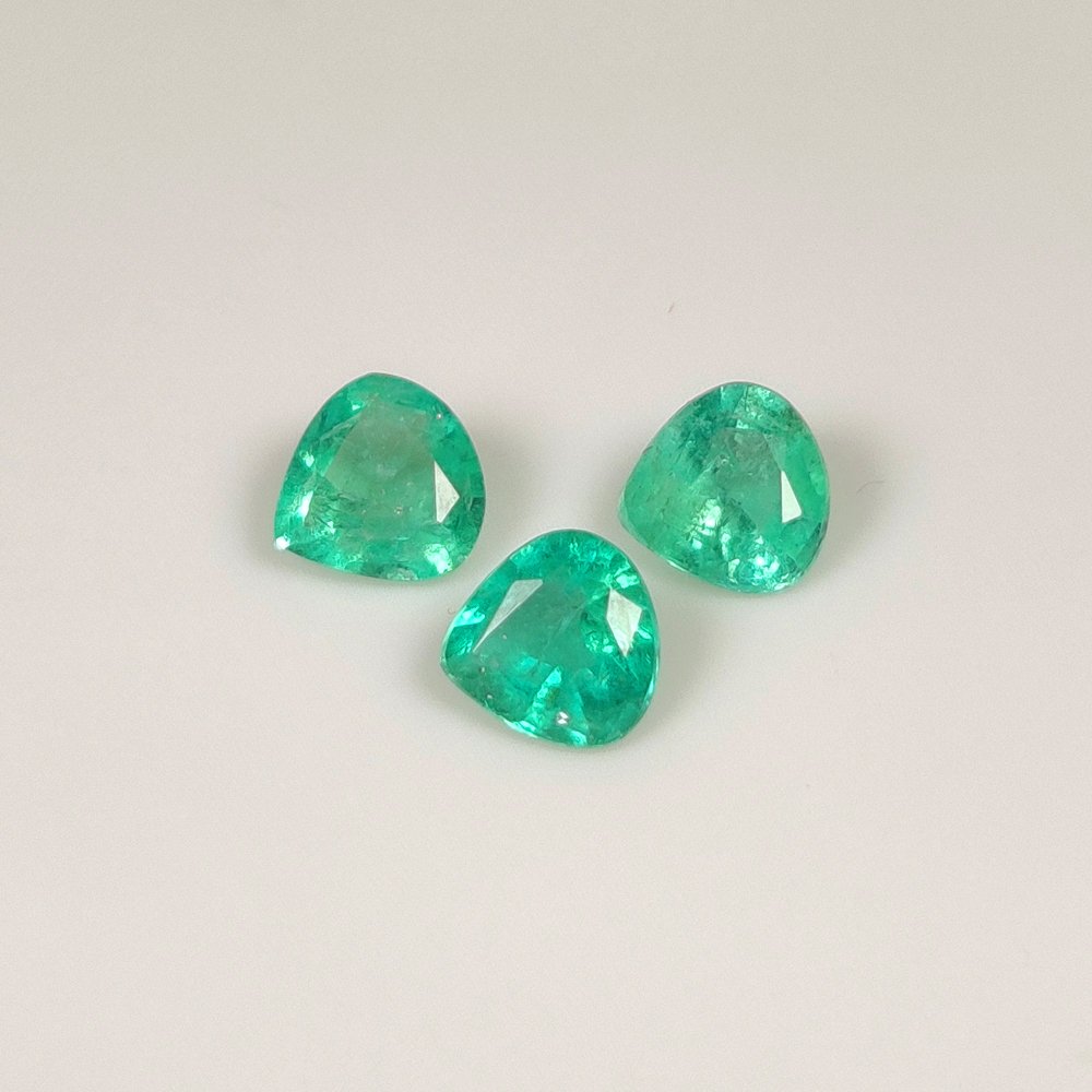 Zonder minimumprijs - 3 pcs Groen Smaragd - 1.33 ct - nternational Colored Gemstone Association (ICA GemLab) #1.0