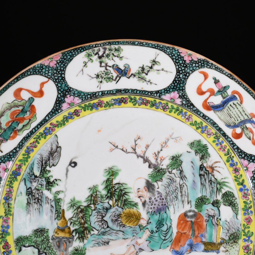 盤子 - Grande assiette à décor de personnages près d'une double gourde - 瓷器 #1.0