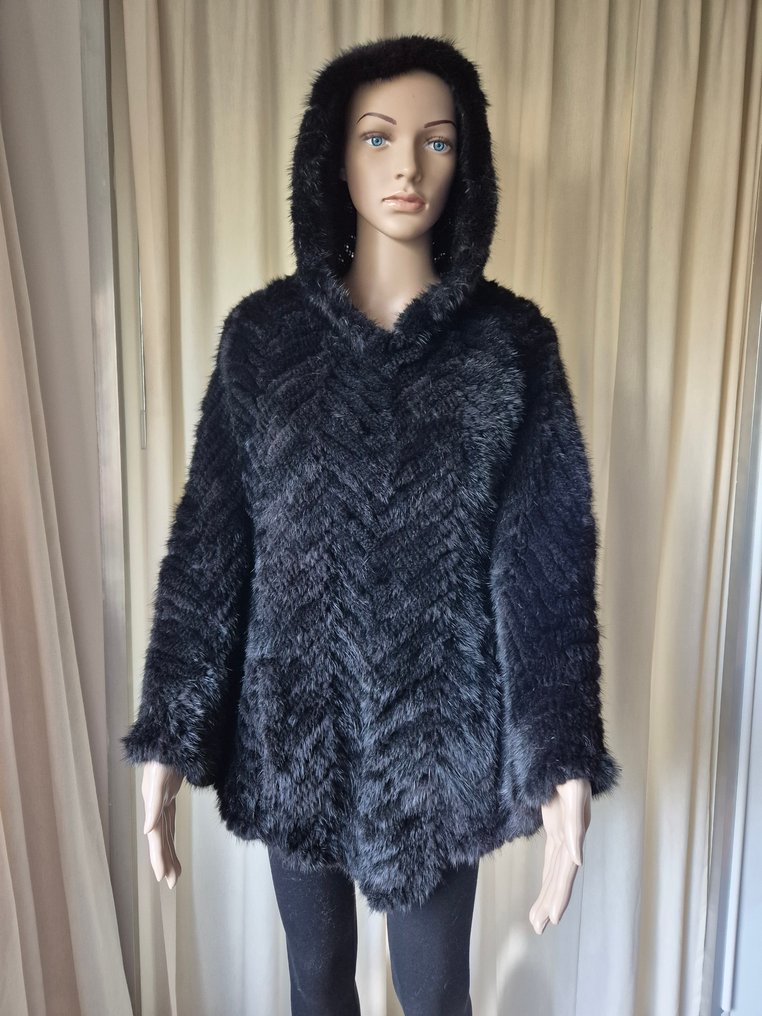 Artisan Furrier - Cape #1.0