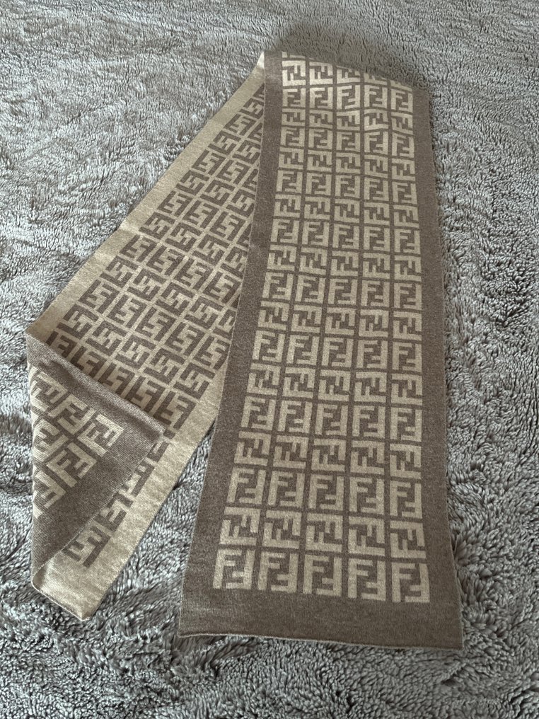 Fendi - Bufanda #1.0