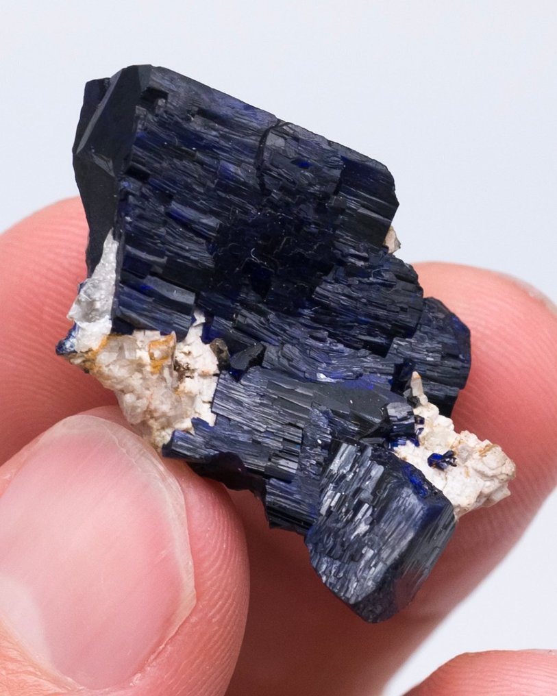 ΗΛΕΚΤΡΙΚΟ ΜΠΛΕ ΚΡΥΣΤΑΛΛΟ ΑΖΟΥΡΙΤΗ με κομμάτια μήτρας - Ύψος: 3.1 cm - Πλάτος: 2.6 cm- 13 g - (1) #3.2