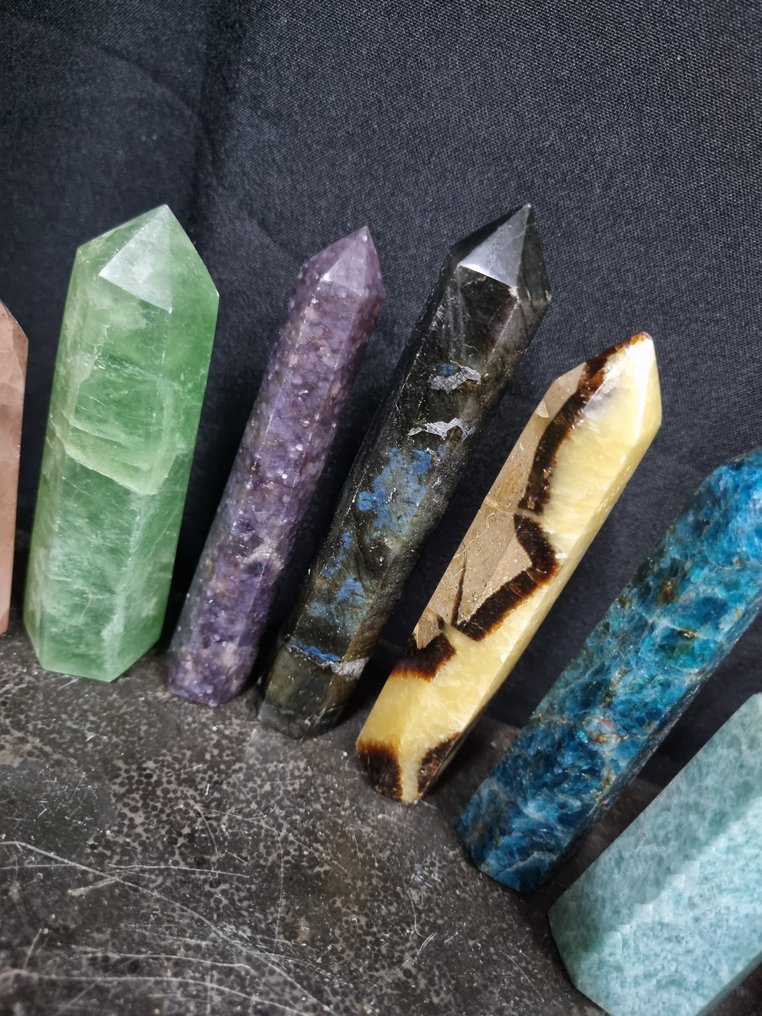 10 个水晶晶体，来自不同矿物，尺寸为 12.5 - 5.8 厘米。 水晶点- 1034 g - (10) #2.1