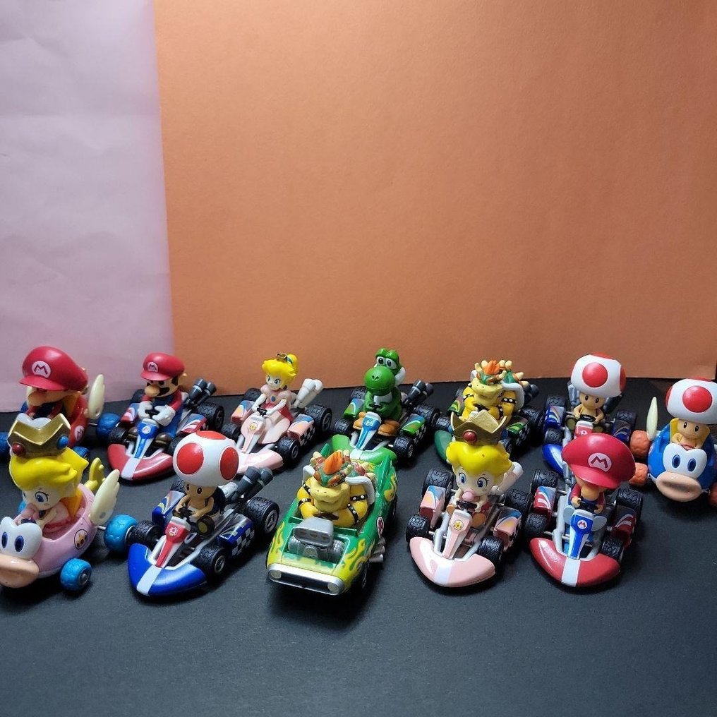 Nintendo - Statuetta - Mario Kart Pull-Back Figures Set (12 pcs) – Mario, Peach, Toad, Yoshi, Bowser – Nintendo (12) - Plastica #1.0