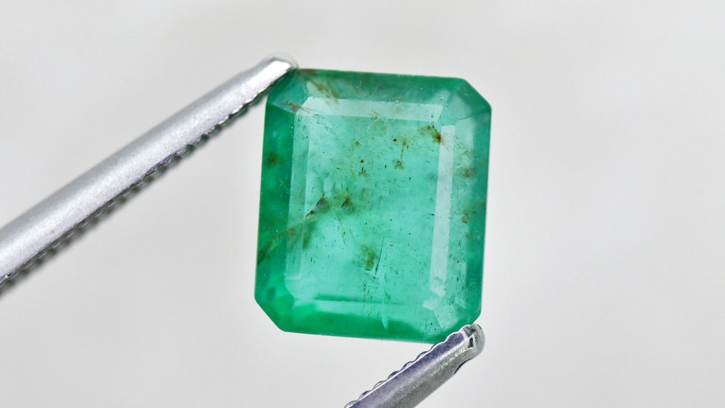 Ingen reservasjonspris - 1 pcs Grønn Smaragd - 1.85 ct - Det internasjonale gemologiske institutt (IGI) - Vivid Green Zambian #3.2