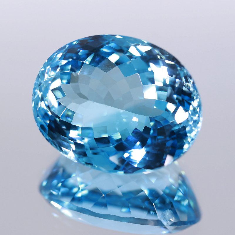1 pcs  Albastru Topaz  - 64.17 ct - Asociația internațională de pietre prețioase colorate (ICA GemLab) #2.1
