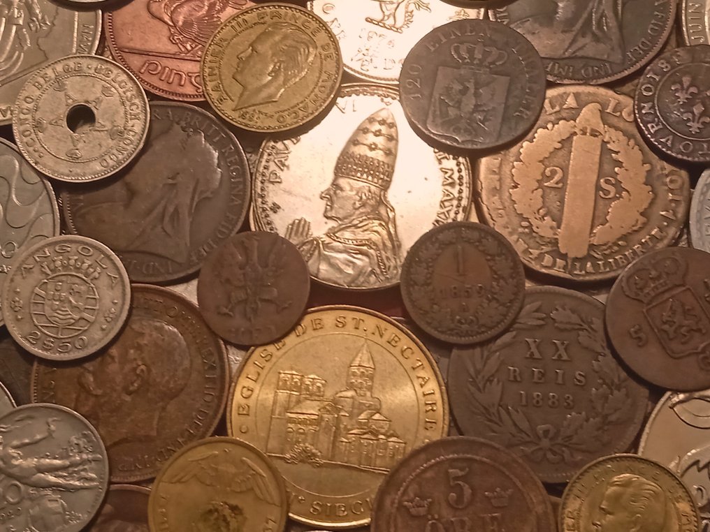 World. WorldCoins. Large lot of World Coins,Bronze et Cuivre.....beaucoup, monnaies Royales et Féodales 1700 to présent. (Plus de 2,5 Kilos)  (No reserve price) #2.1