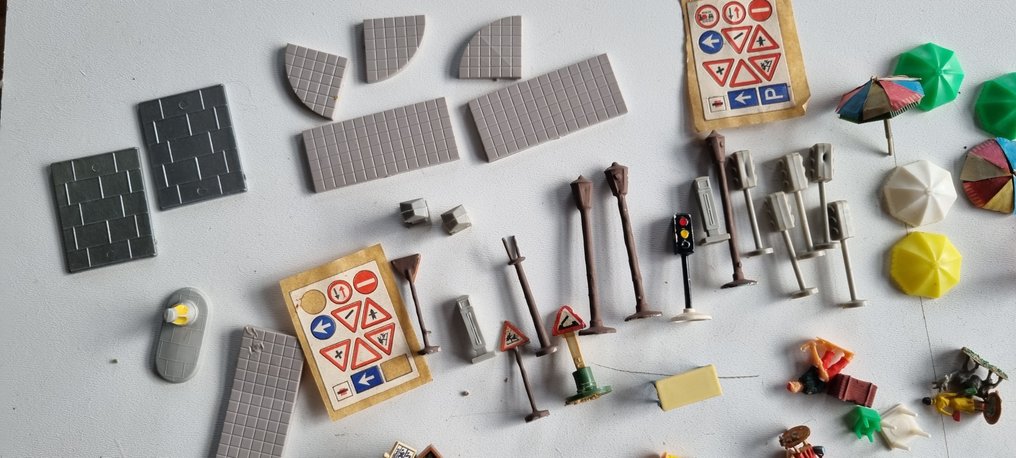 Preiser, Heki, Faller, Busch H0 - Paisagens de modelismo ferroviário (100) - Pacote 100+ com figuras, incluindo várias barracas de mercado, escala H0, em bom estado, sem #1.0