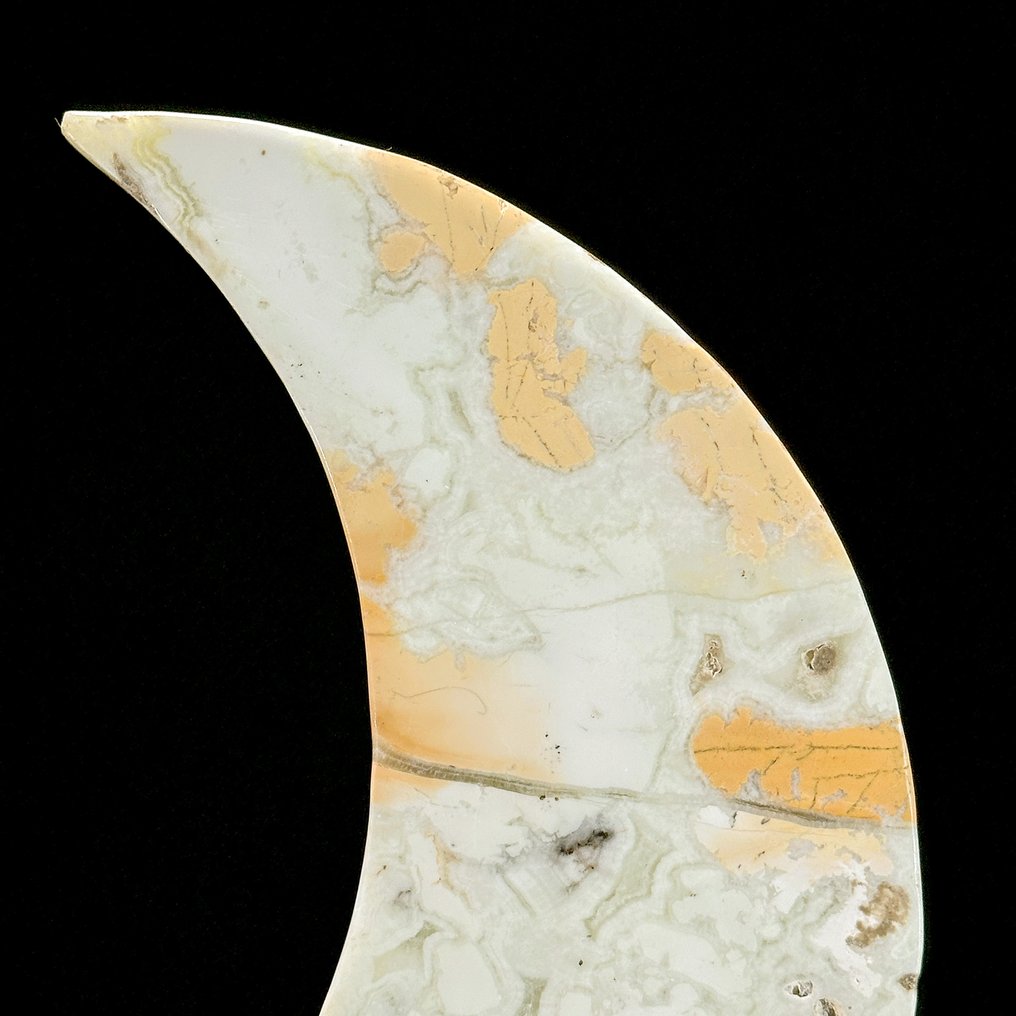 NO RESERVE PRICE - A Beautiful Onyx Crescent Moon-Shaped on a custom stand - Height: 28.7 cm - Width: 18 cm- 1800 g - (1) #3.2