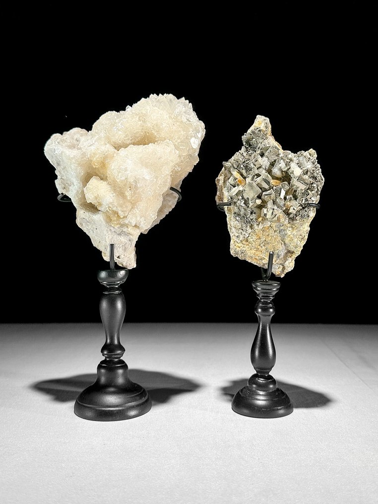 Geen minimumprijs - Prachtig paar calciet & pyriet Kristalcluster op maat gemaakte standaarden- 2600 g - (1) #1.0
